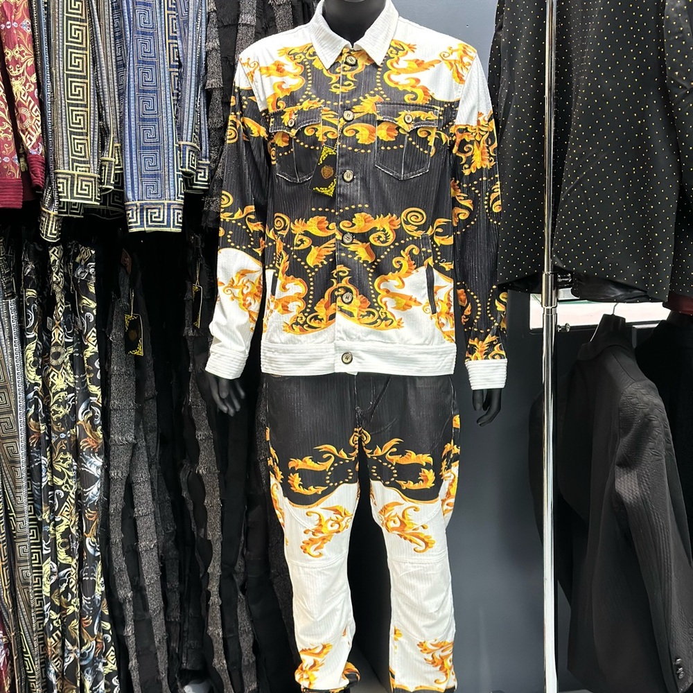 Stylish Black and Gold Baroque Print Set